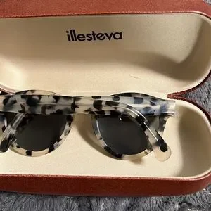 Illesteva | Accessories | Barely Used As You Can See Still  display picture 1